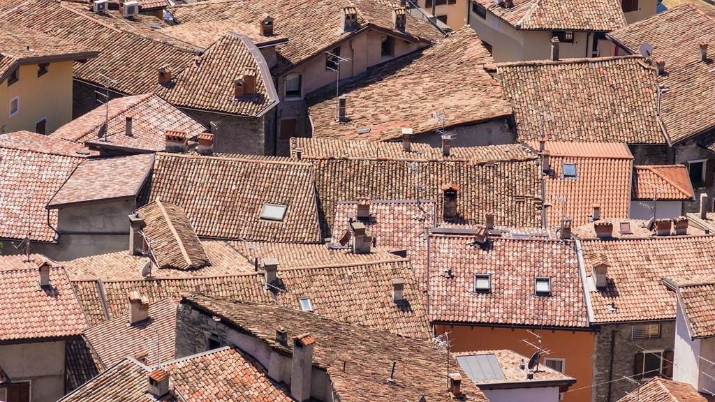 Pourquoi faire appel à un couvreur pour changer ses tuiles &nbsp;?