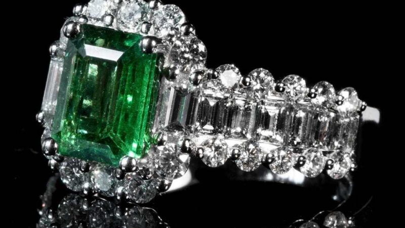 La bague avec pierre précieuse, un bijou à forte personnalité