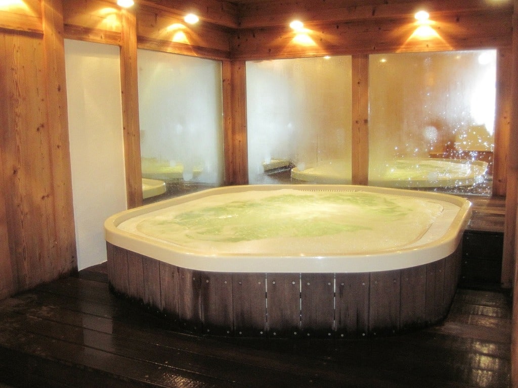 Comment bien choisir un constructeur de piscine et spa à Arras ?