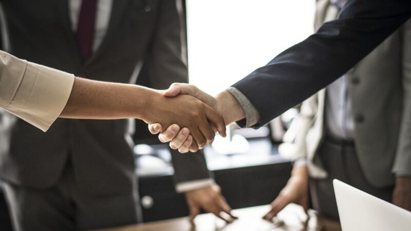 Construire une relation solide avec des partenaires commerciaux
